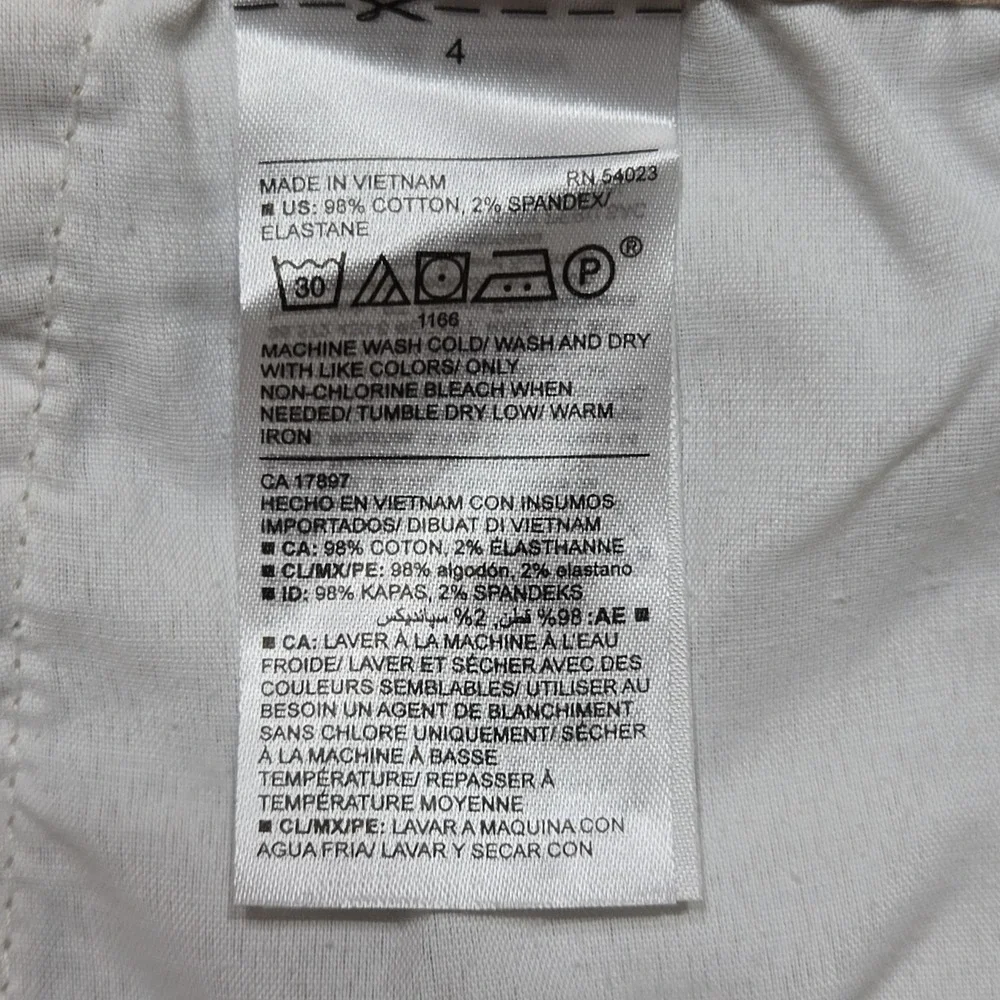 Old Navy Everyday Shorts Womens 4 Khaki Tan Chino Minimalist Coastal Summer